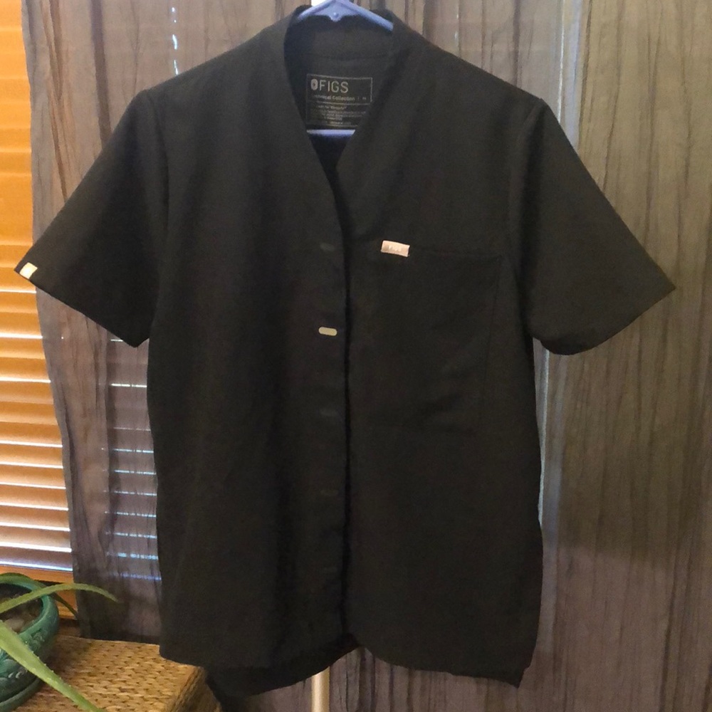 Figs, black, limited style top